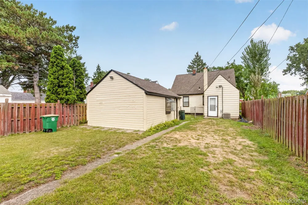 15153 Cavour Street Livonia City, MI 48154