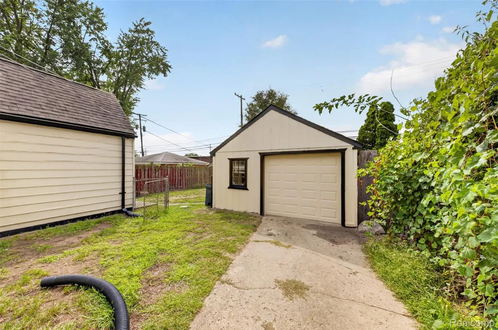 15153 Cavour Street Livonia City, MI 48154