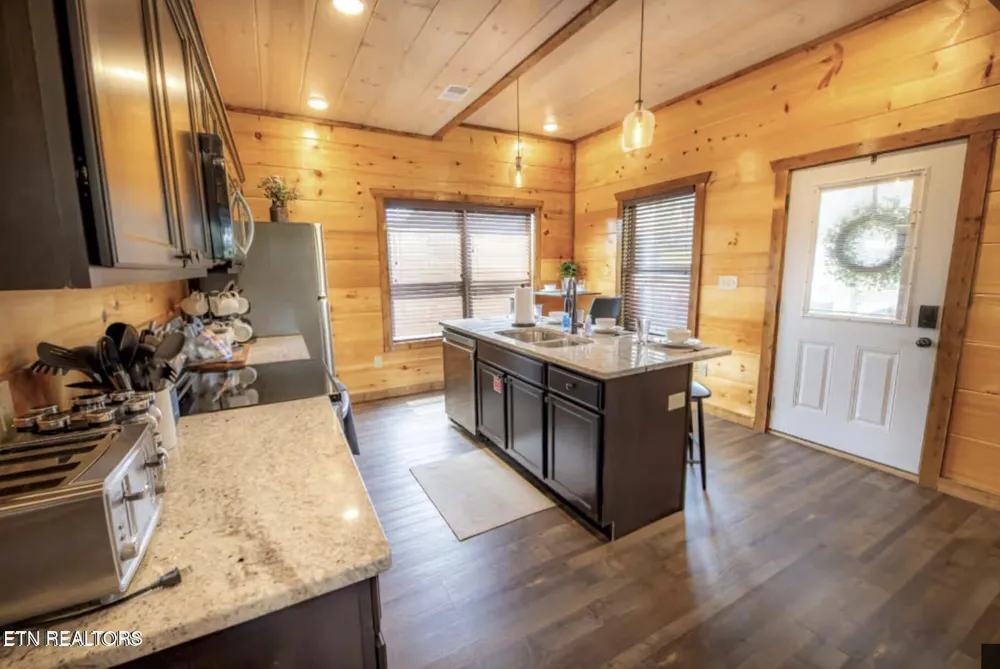 855 Osprey Way Pigeon Forge, TN 37863