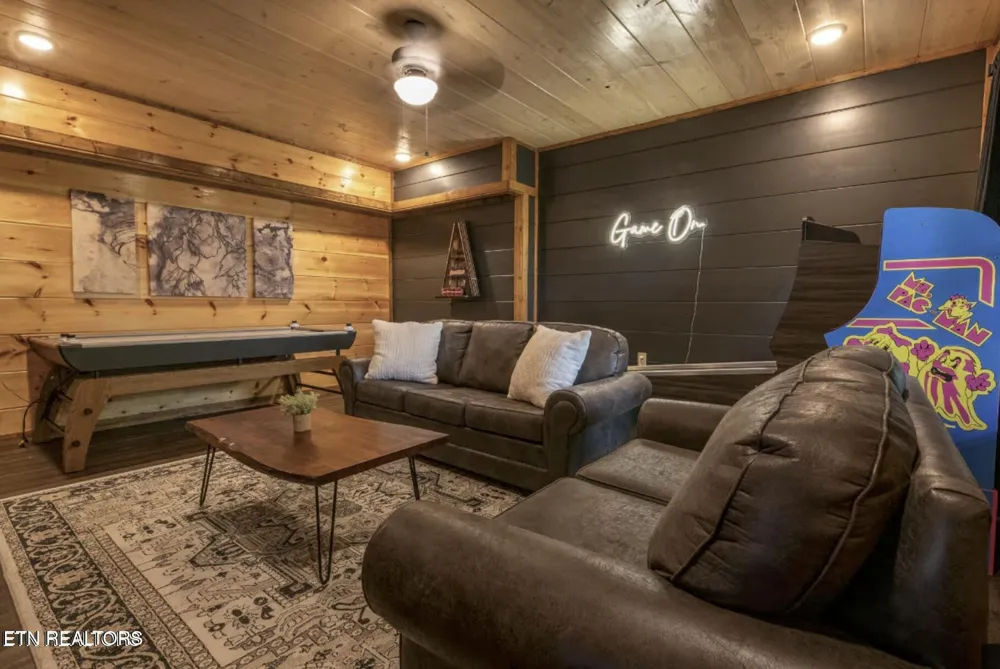 855 Osprey Way Pigeon Forge, TN 37863