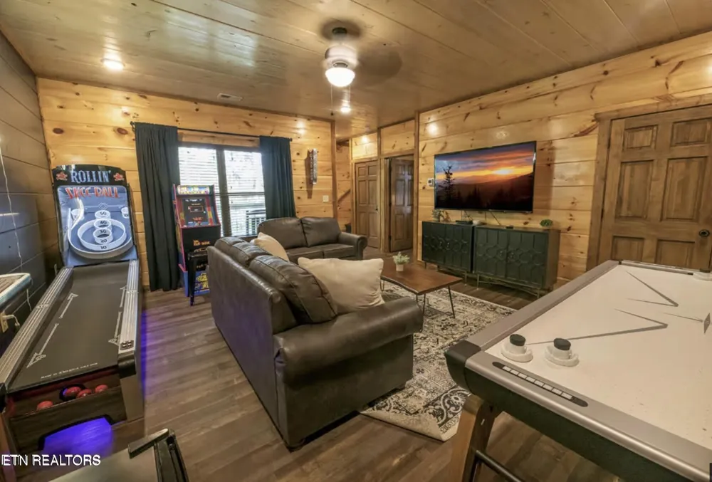 855 Osprey Way Pigeon Forge, TN 37863