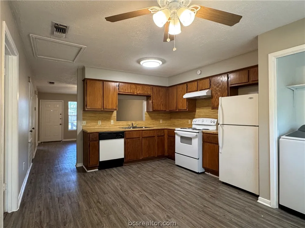 2000 Monito #D Bryan, TX 77807