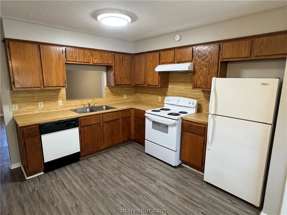 2000 Monito #D Bryan, TX 77807
