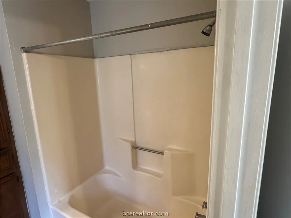 2000 Monito #D Bryan, TX 77807