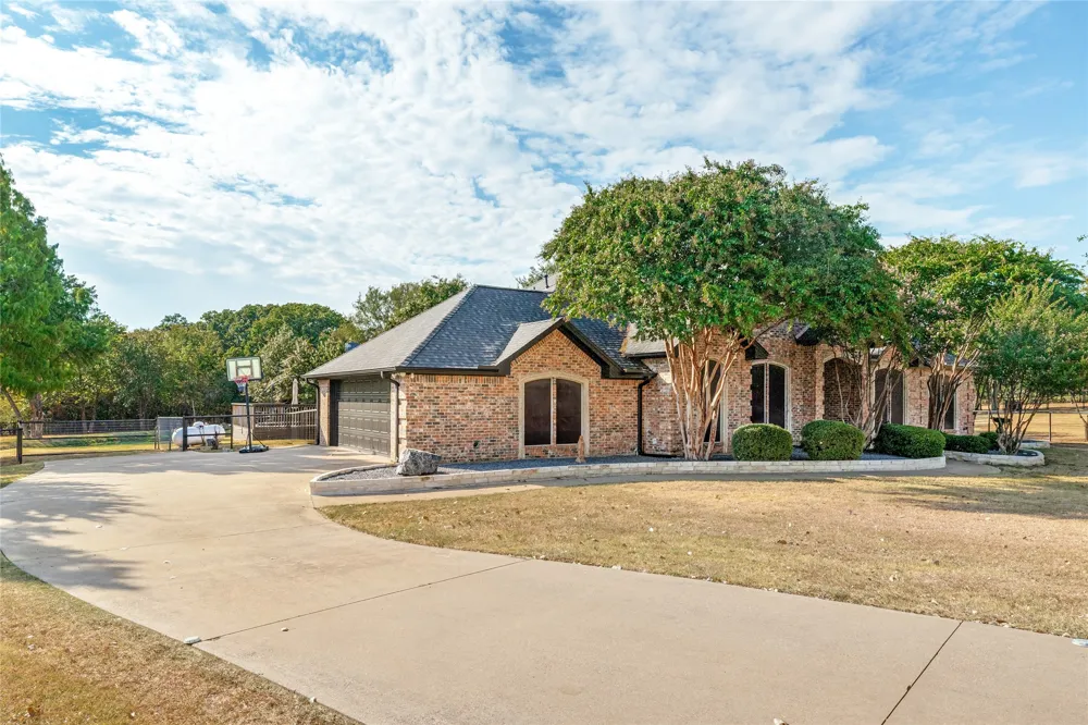 4291 Indian Paint Trail Aubrey, TX 76227