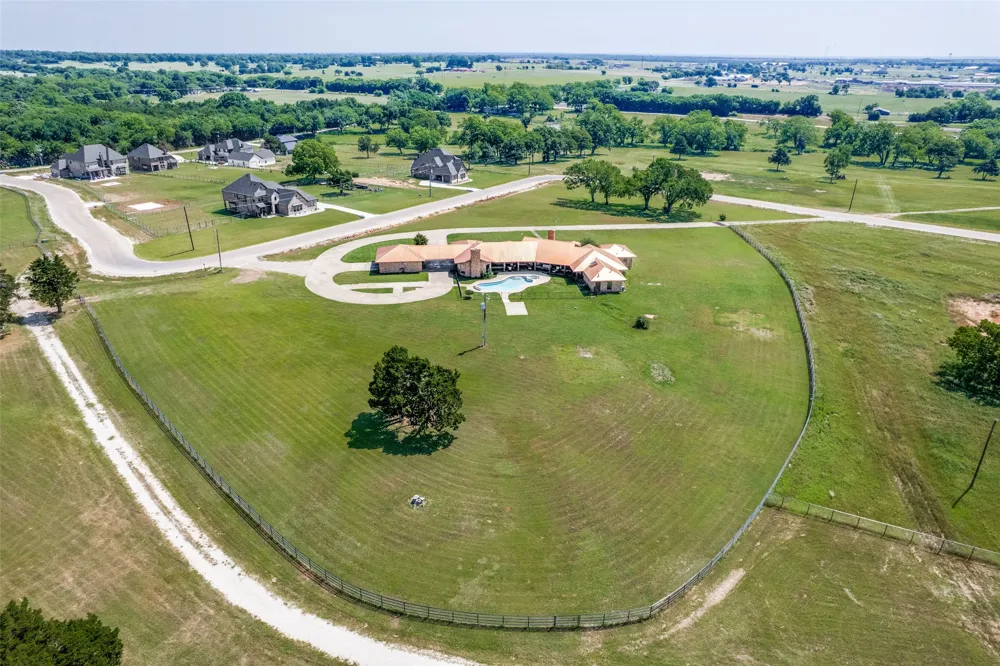 105 Sammi's Way Whitesboro, TX 76273