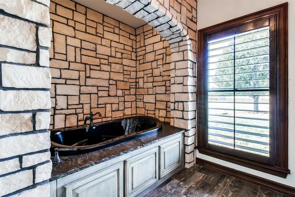 105 Sammi's Way Whitesboro, TX 76273