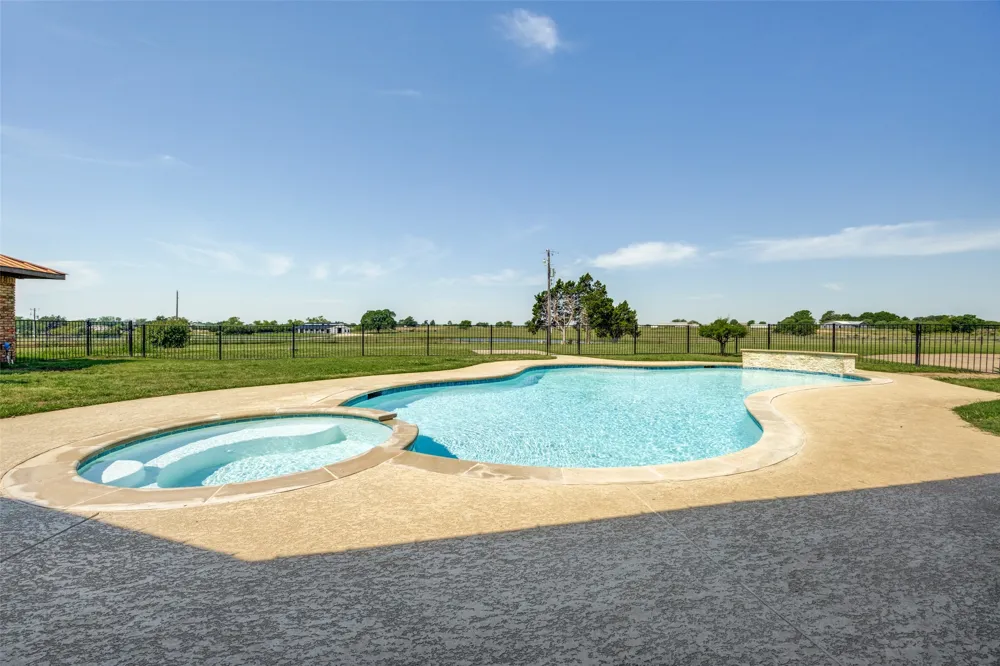 105 Sammi's Way Whitesboro, TX 76273