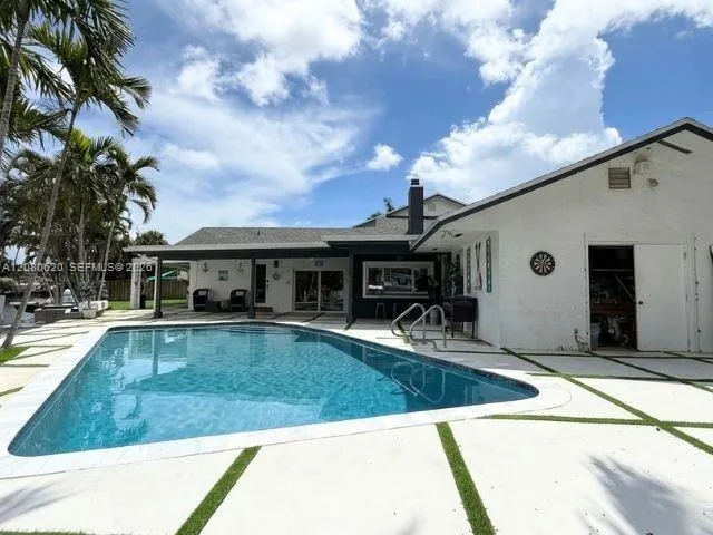 1436 NW 8th St Dania Beach, FL 33004