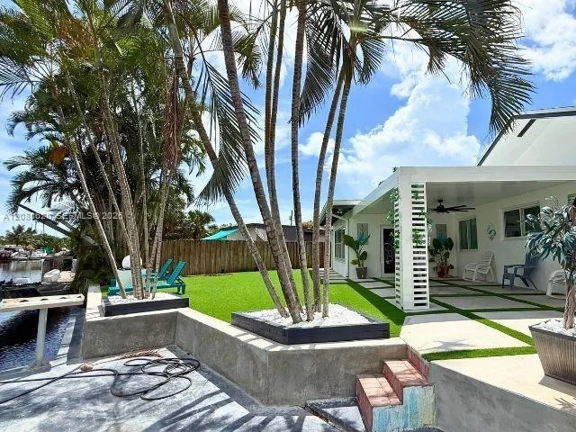 1436 NW 8th St Dania Beach, FL 33004