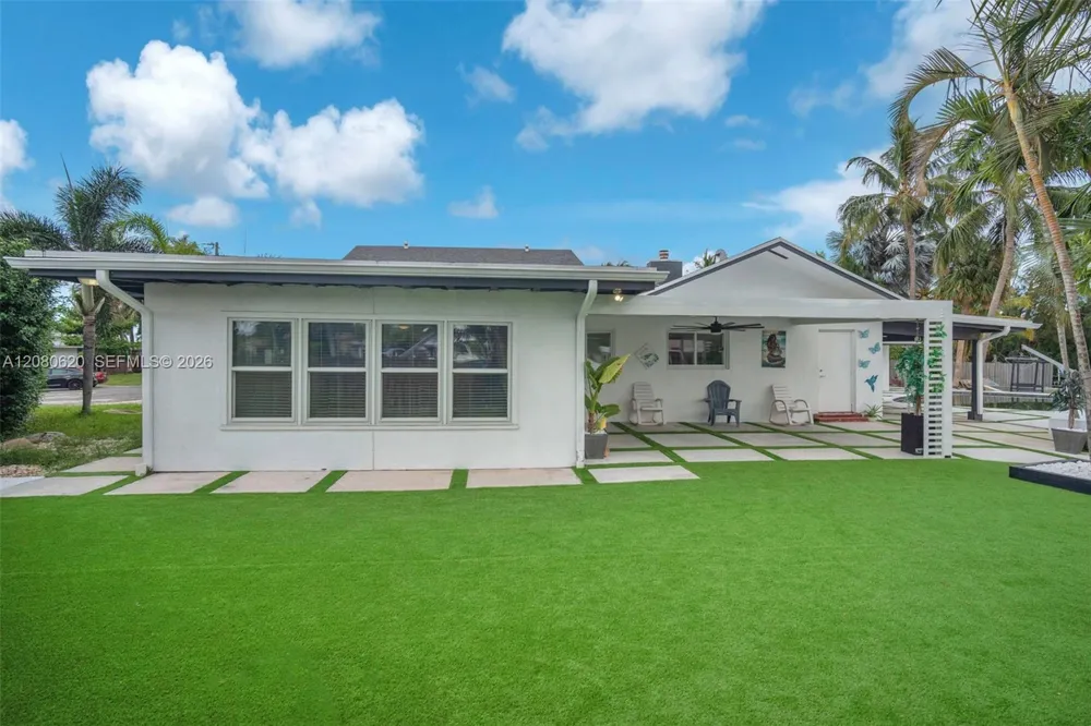 1436 NW 8th St Dania Beach, FL 33004