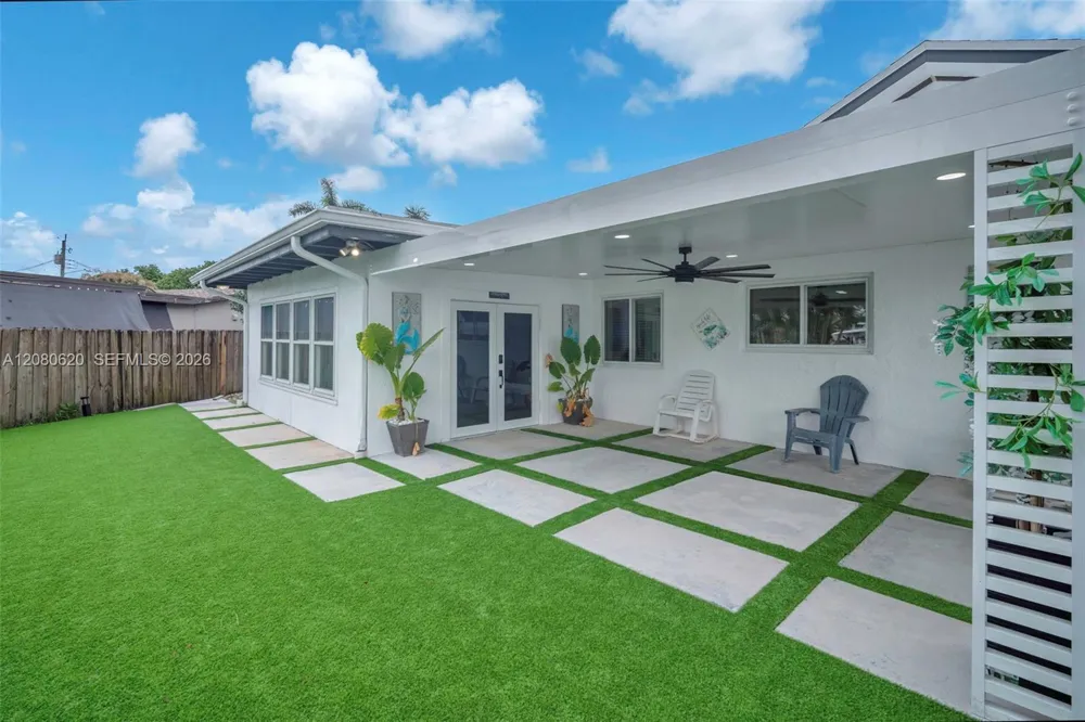 1436 NW 8th St Dania Beach, FL 33004