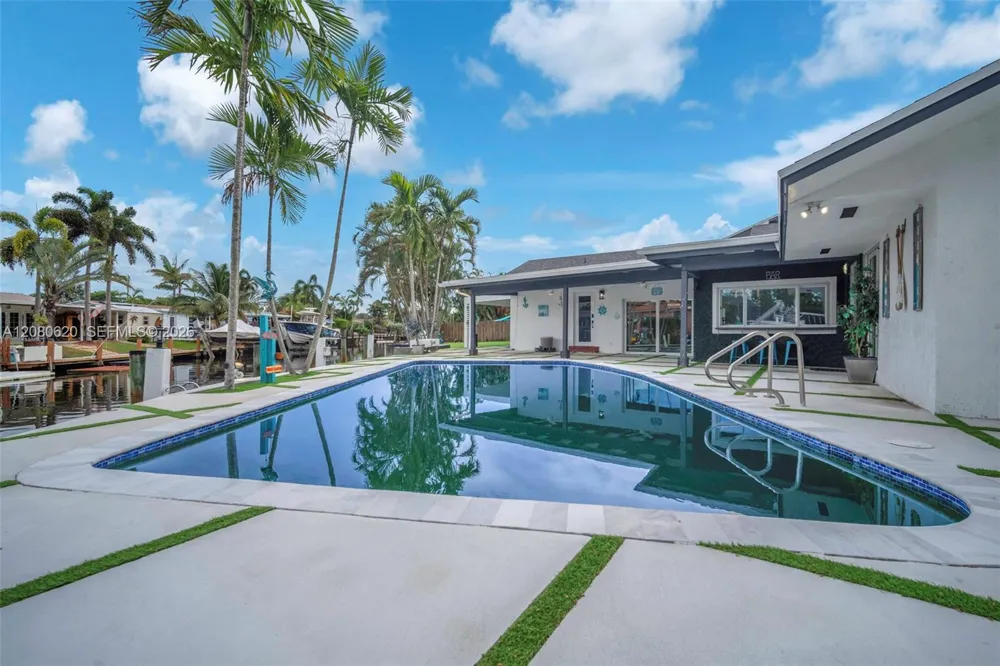 1436 NW 8th St Dania Beach, FL 33004