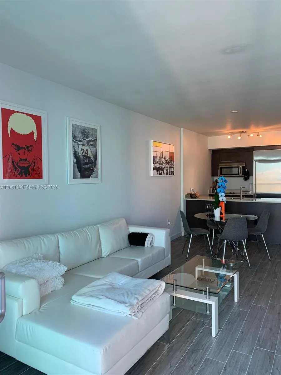 500 Brickell Ave #3000 Miami, FL 33131