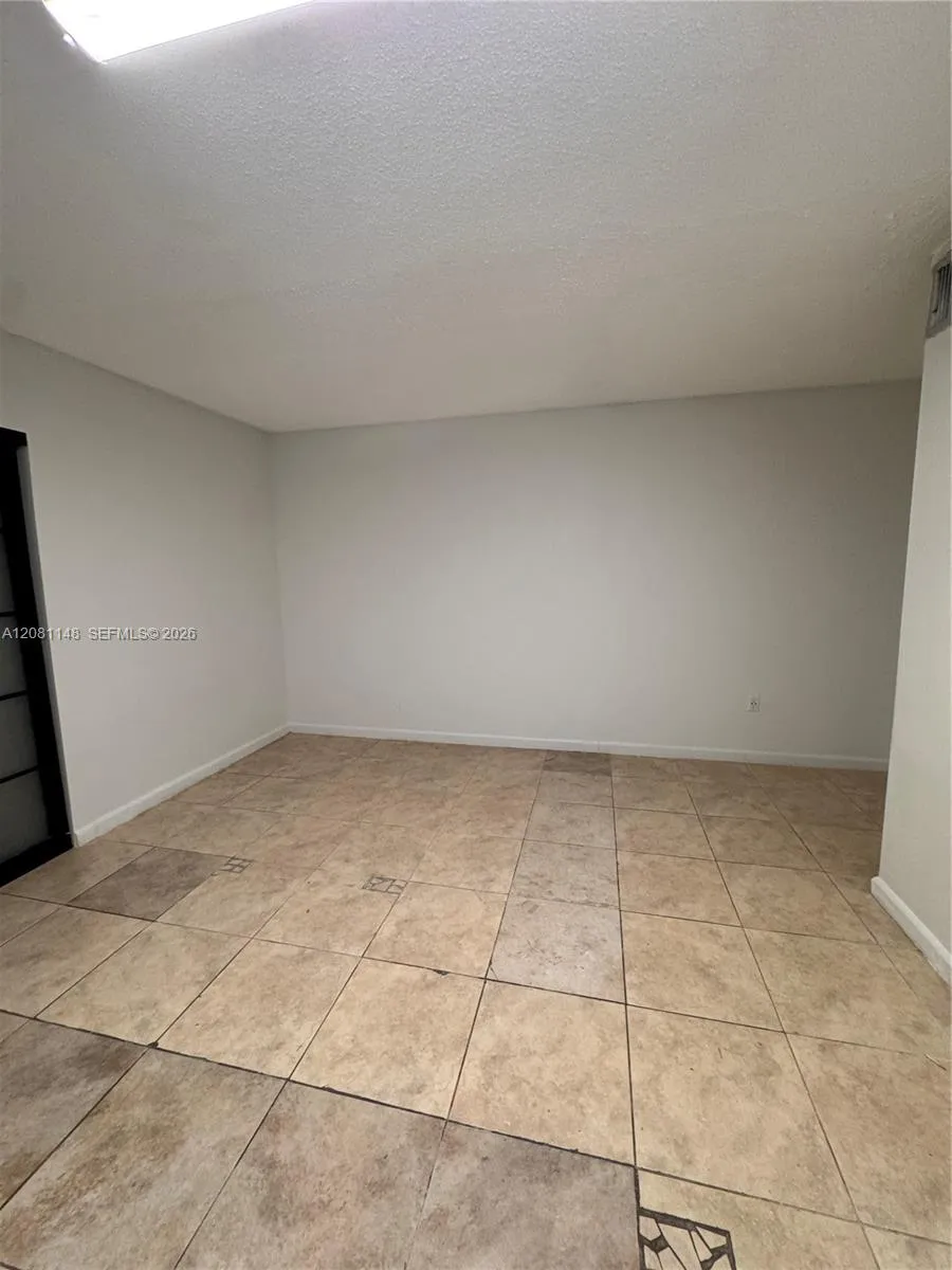 1670 NE 191st St #100-3 Miami, FL 33179