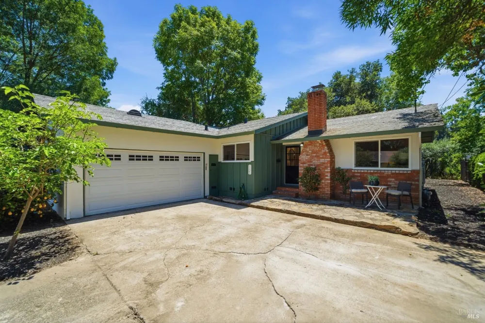 1121 Valley View Street St. Helena, CA 94574