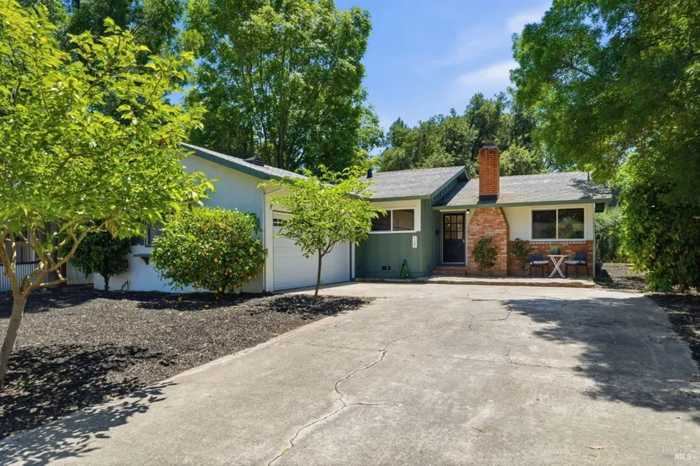 1121 Valley View Street St. Helena, CA 94574