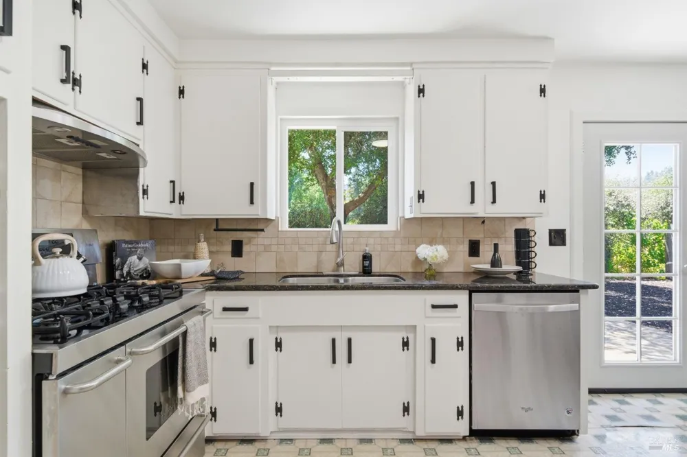 1121 Valley View Street St. Helena, CA 94574