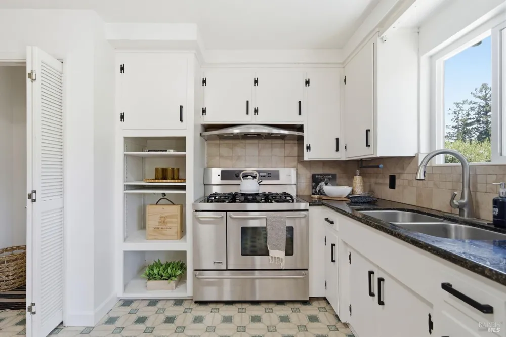 1121 Valley View Street St. Helena, CA 94574