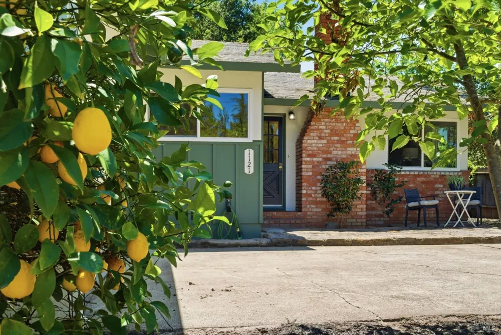 1121 Valley View Street St. Helena, CA 94574