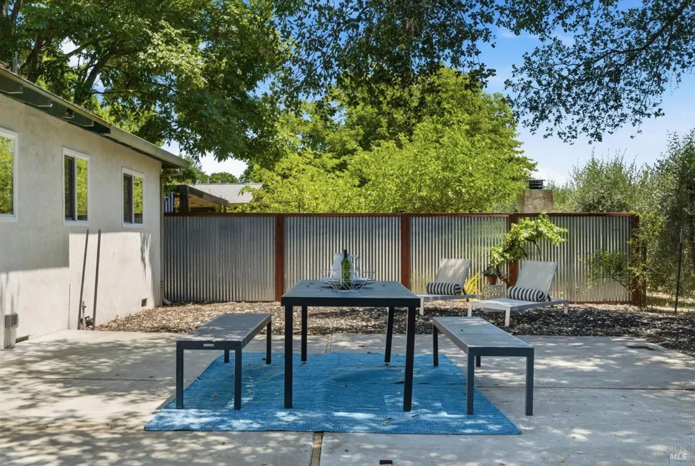1121 Valley View Street St. Helena, CA 94574