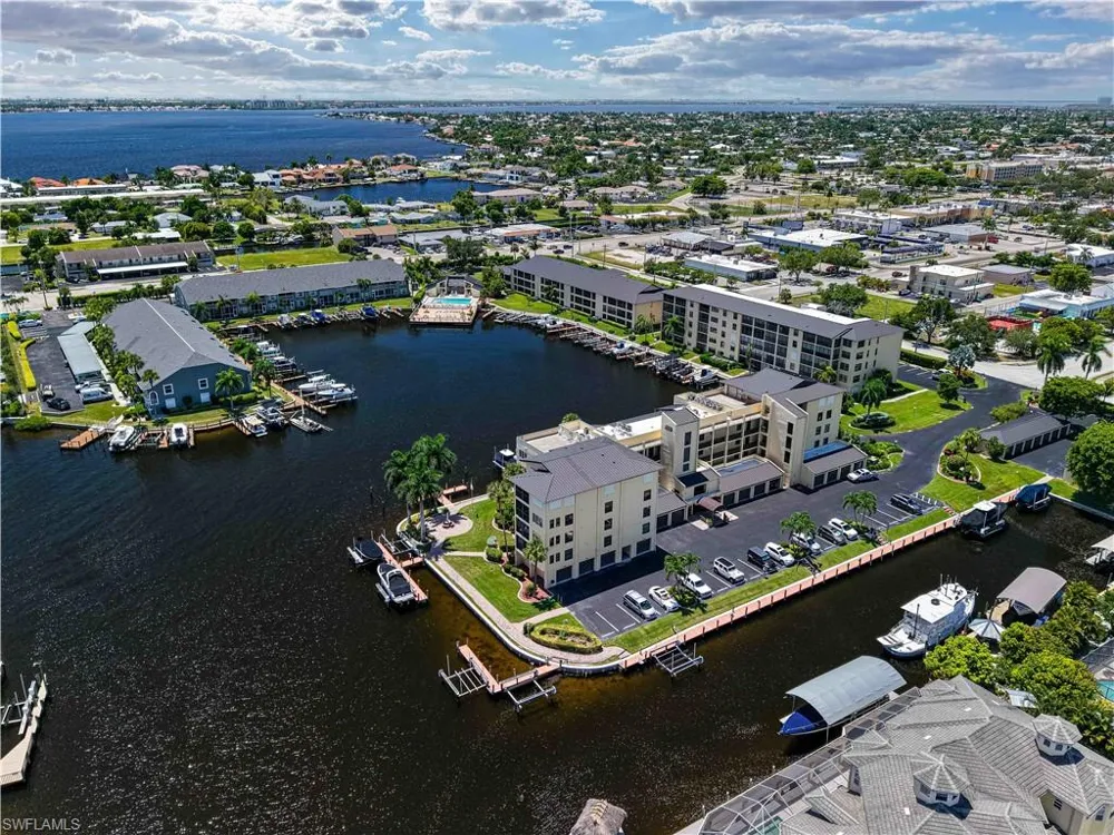 4647 SE 17th Place #105 Cape Coral, FL 33904