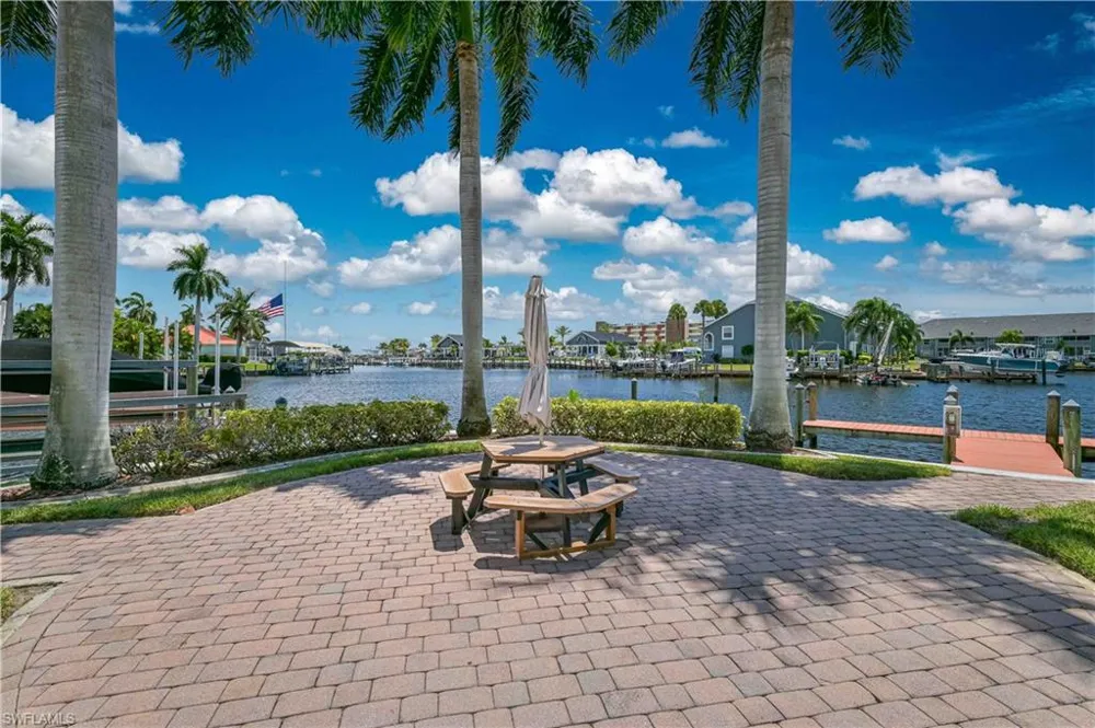 4647 SE 17th Place #105 Cape Coral, FL 33904