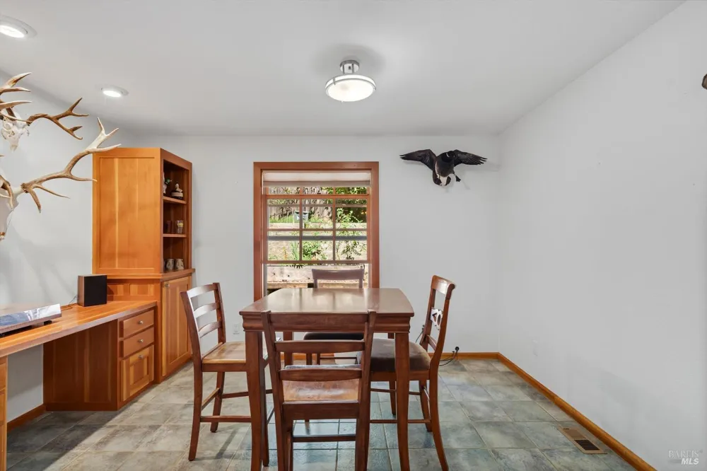 2430 Otter Lane Willits, CA 95490