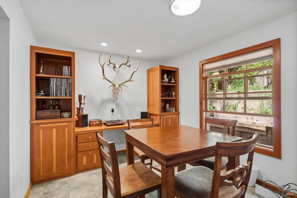 2430 Otter Lane Willits, CA 95490
