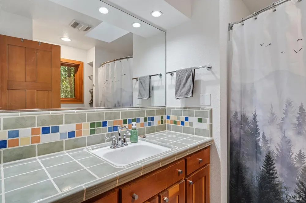 2430 Otter Lane Willits, CA 95490