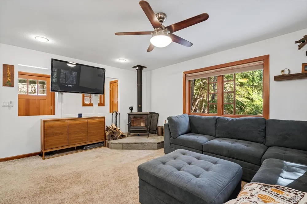 2430 Otter Lane Willits, CA 95490