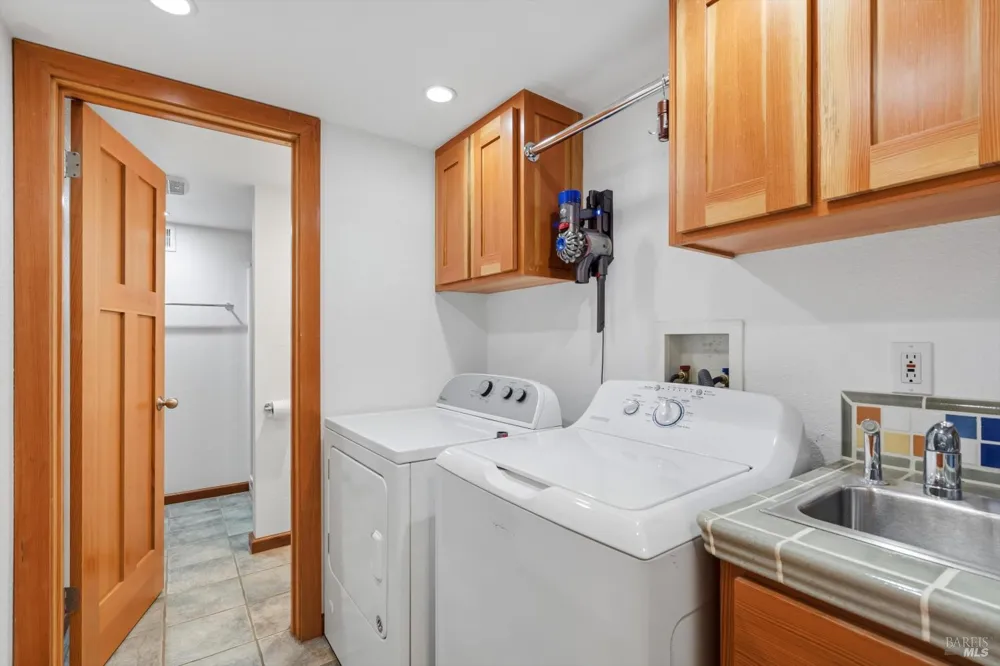 2430 Otter Lane Willits, CA 95490