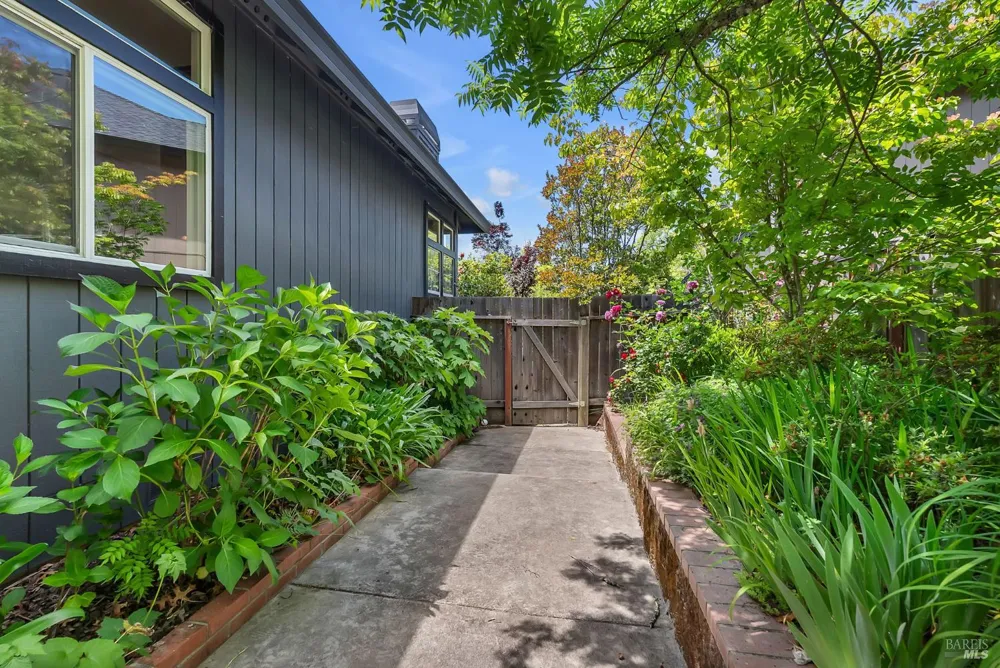3991 Haven Court Sebastopol, CA 95472
