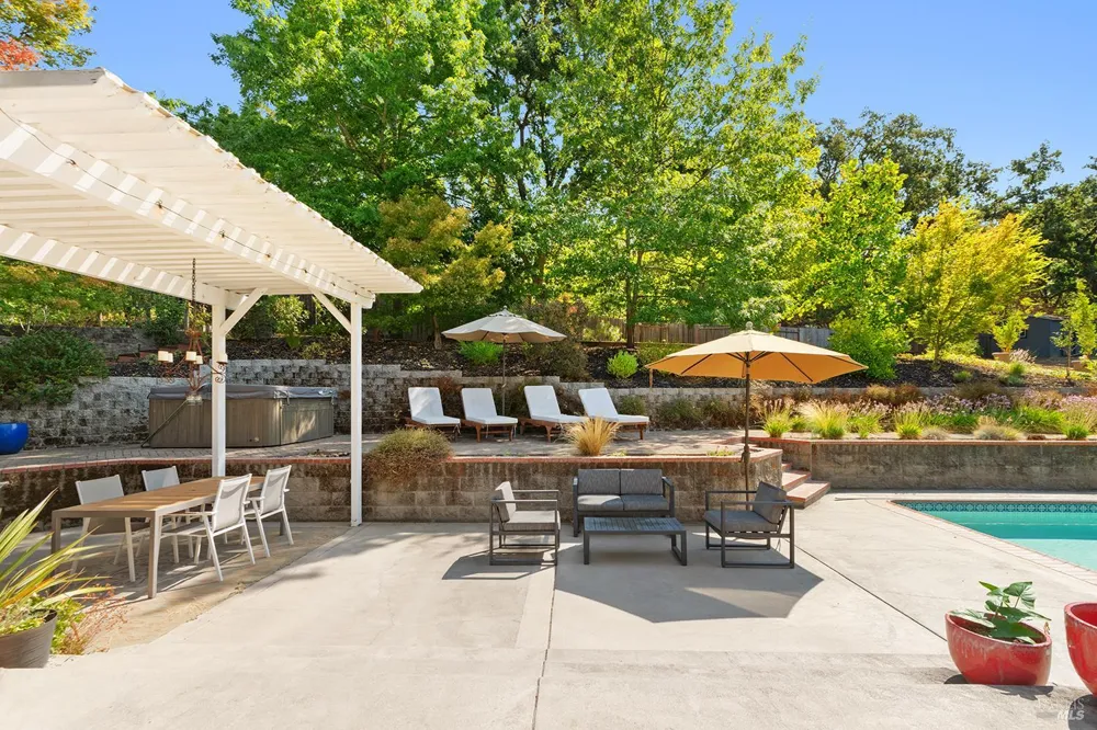3991 Haven Court Sebastopol, CA 95472