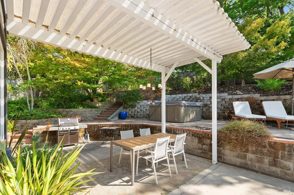 3991 Haven Court Sebastopol, CA 95472