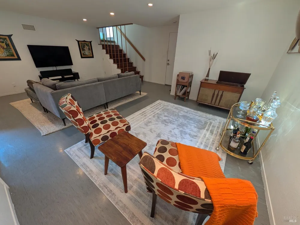 211 Hill Boulevard Petaluma, CA 94952