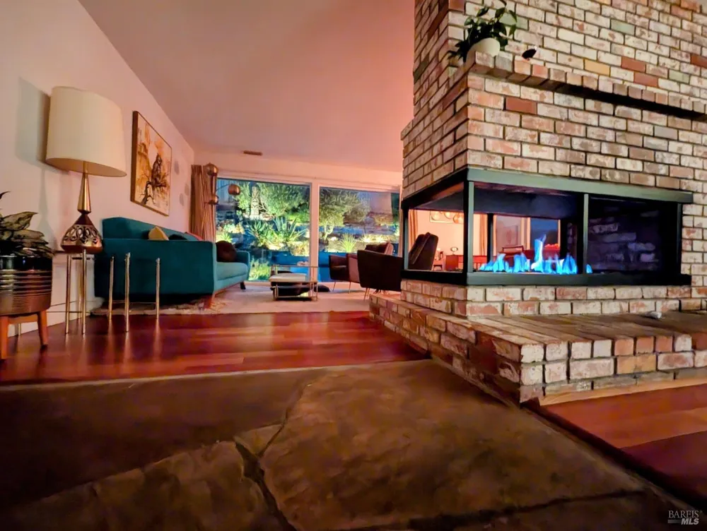 211 Hill Boulevard Petaluma, CA 94952
