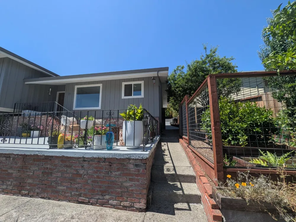 211 Hill Boulevard Petaluma, CA 94952