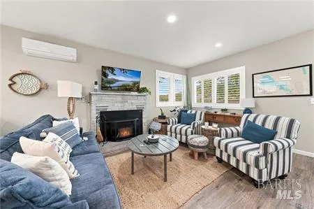 2890 Silverado Lane Clearlake, CA 95422