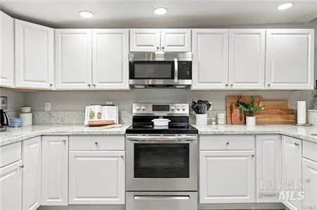 2890 Silverado Lane Clearlake, CA 95422