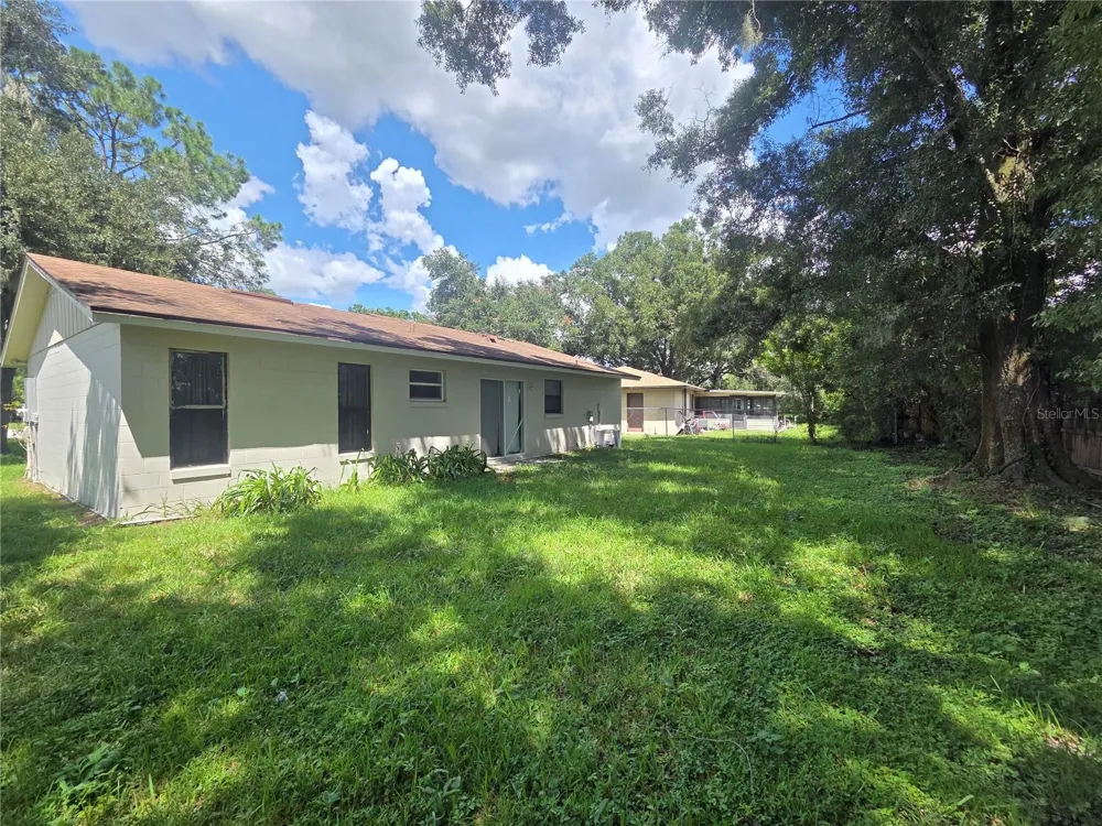 1813 BOND STREET Plant City, FL 33563