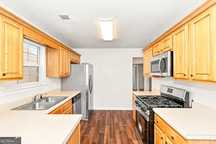 9880 Vista CIR Union City, GA 30291