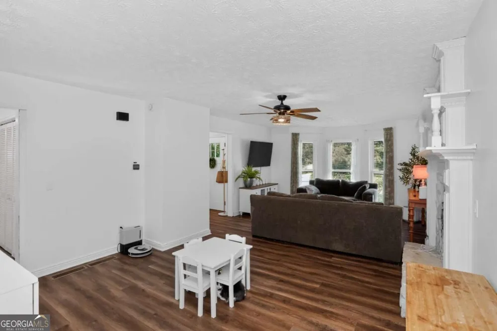 222 Valley Brook DR Woodstock, GA 30188