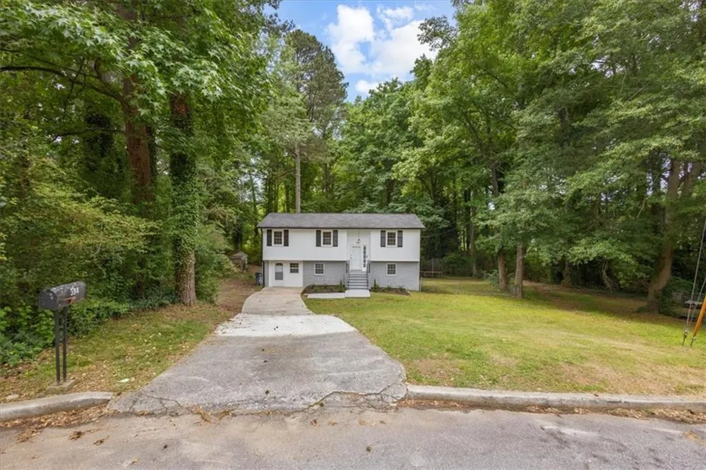 394 Burr Oak Court Lawrenceville, GA 30046