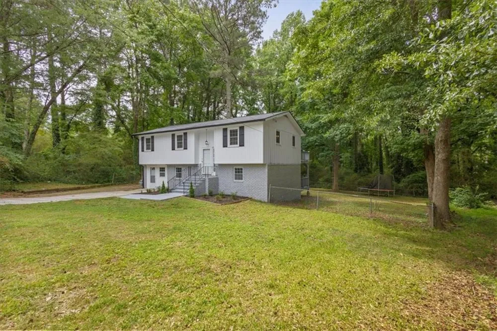 394 Burr Oak Court Lawrenceville, GA 30046