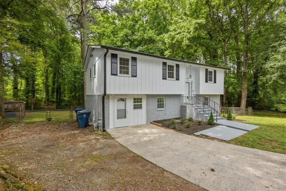 394 Burr Oak Court Lawrenceville, GA 30046