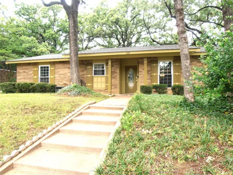 2911 Norwood Lane