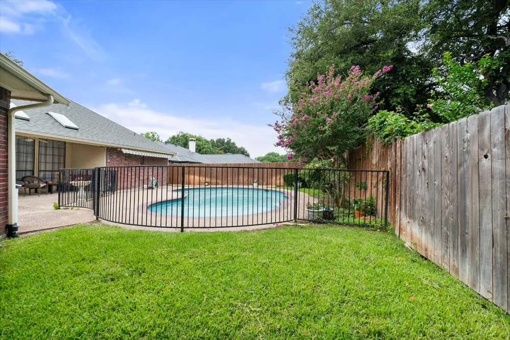 2105 Sleepy Hollow Drive Arlington, TX 76006