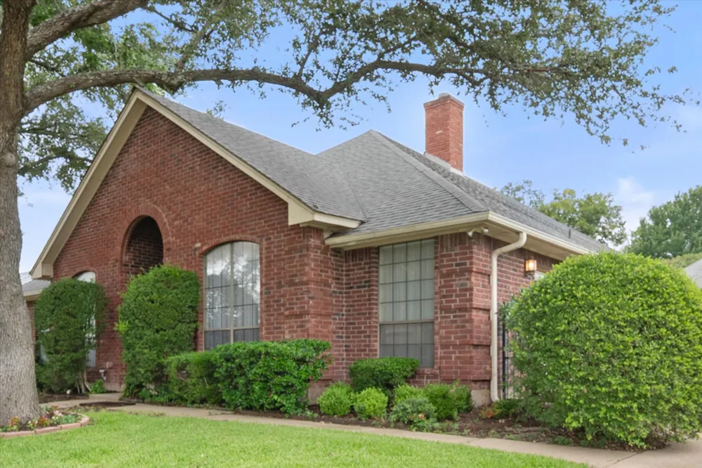 2105 Sleepy Hollow Drive Arlington, TX 76006