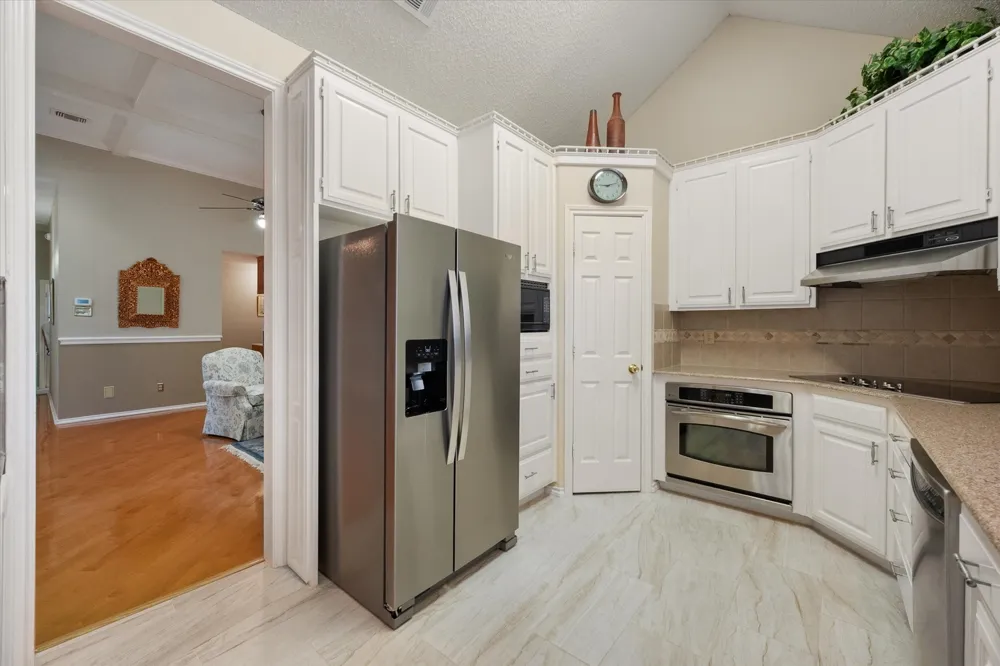2105 Sleepy Hollow Drive Arlington, TX 76006
